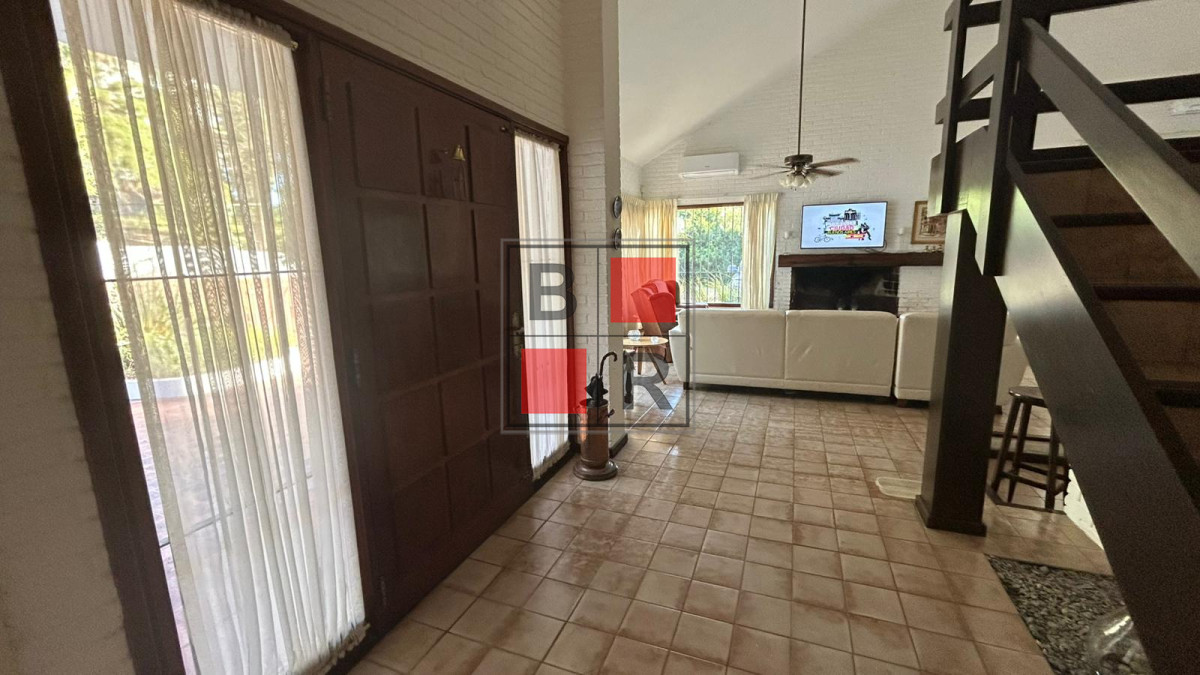 Casa ID.1182 - Hermosa casa a la venta! Barrio Lugano a metros de Punta Shopping