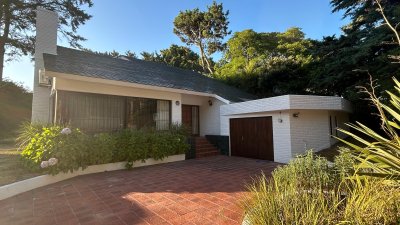 Hermosa casa a la venta! Barrio Lugano a metros de Punta Shopping