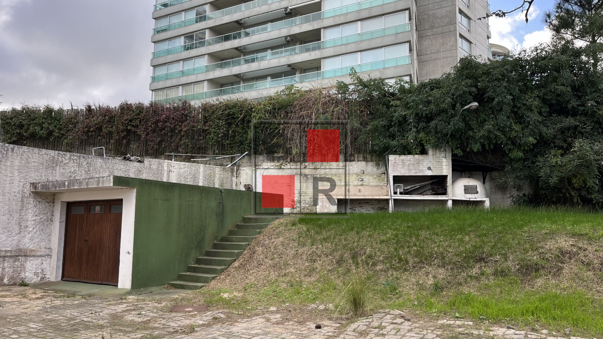 Local Comercial ID.1034 - LOCAL VENTA Parada 5 frente a ANCAP y a metros de Punta Shopping