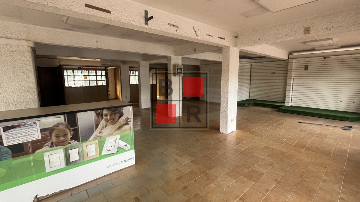 Local Comercial ID.1034 - LOCAL VENTA Parada 5 frente a ANCAP y a metros de Punta Shopping