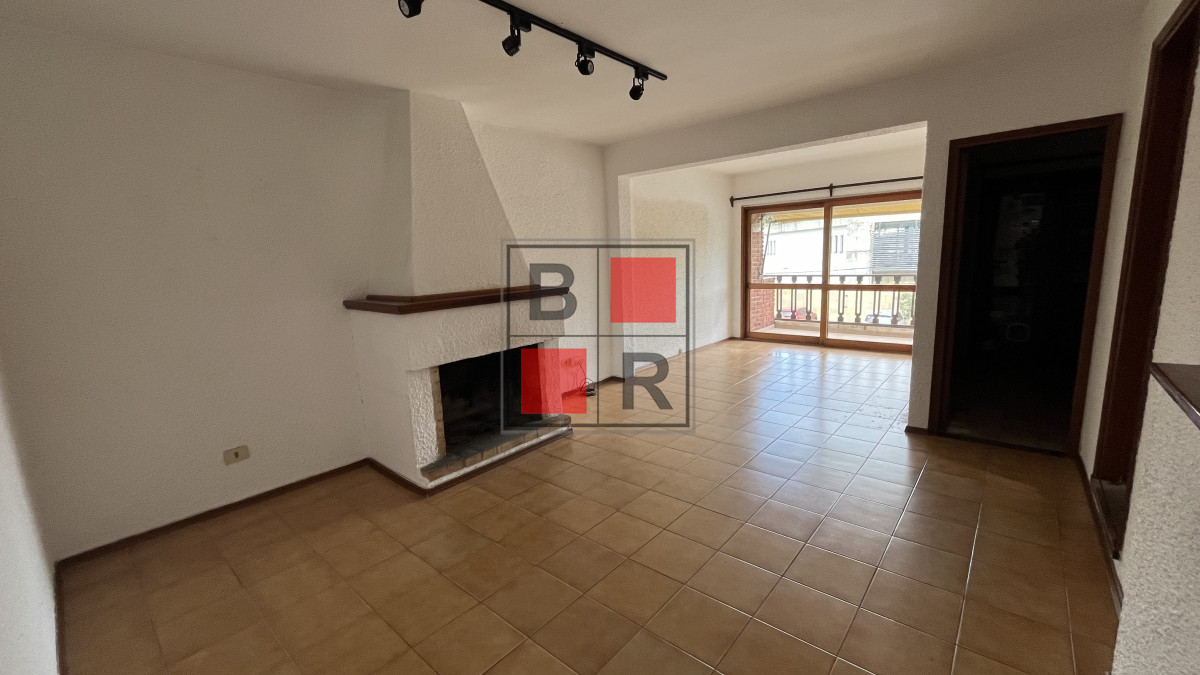 Local Comercial ID.1034 - LOCAL VENTA Parada 5 frente a ANCAP y a metros de Punta Shopping