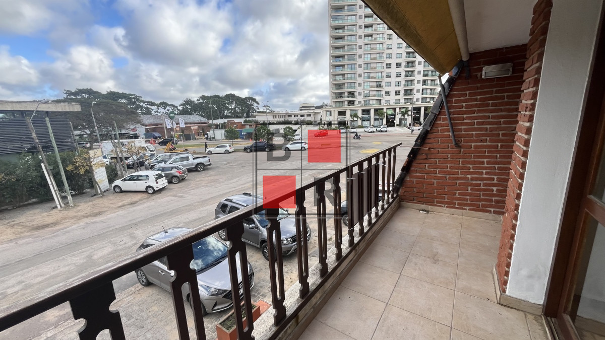 Local Comercial ID.1034 - LOCAL VENTA Parada 5 frente a ANCAP y a metros de Punta Shopping