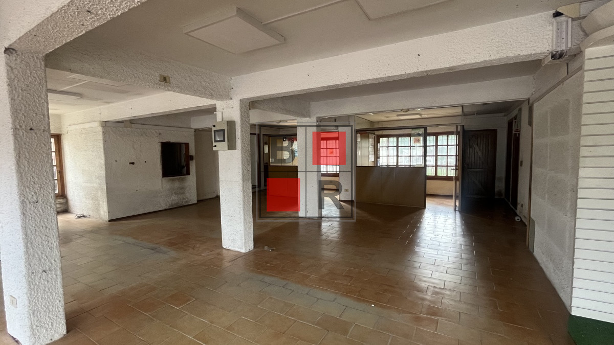 Local Comercial ID.1034 - LOCAL VENTA Parada 5 frente a ANCAP y a metros de Punta Shopping