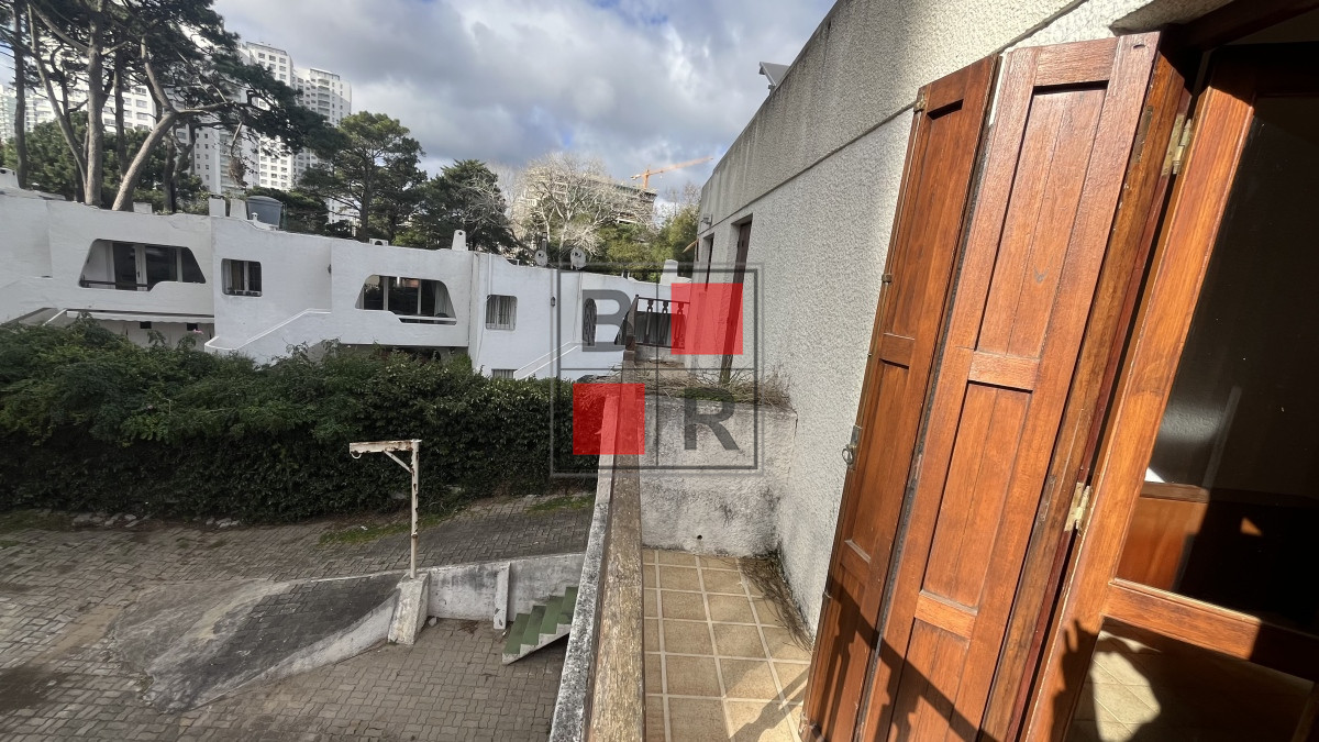 Local Comercial ID.1034 - LOCAL VENTA Parada 5 frente a ANCAP y a metros de Punta Shopping