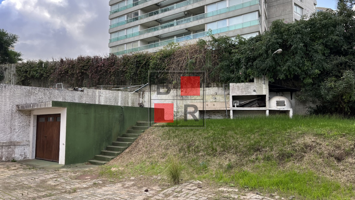 Local Comercial ID.1034 - LOCAL VENTA Parada 5 frente a ANCAP y a metros de Punta Shopping