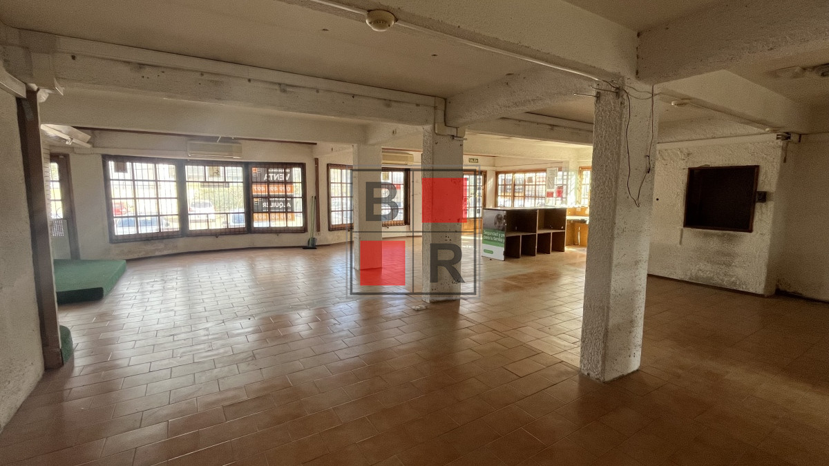 Local Comercial ID.1034 - LOCAL VENTA Parada 5 frente a ANCAP y a metros de Punta Shopping