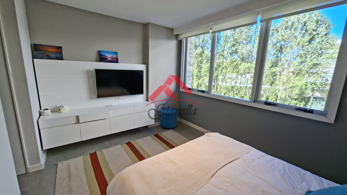 Apartamento ID.2164 - Excepcional plata en primera linea mansa 