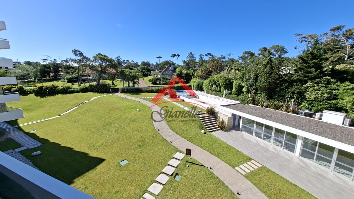 Apartamento ID.2164 - Excepcional plata en primera linea mansa 