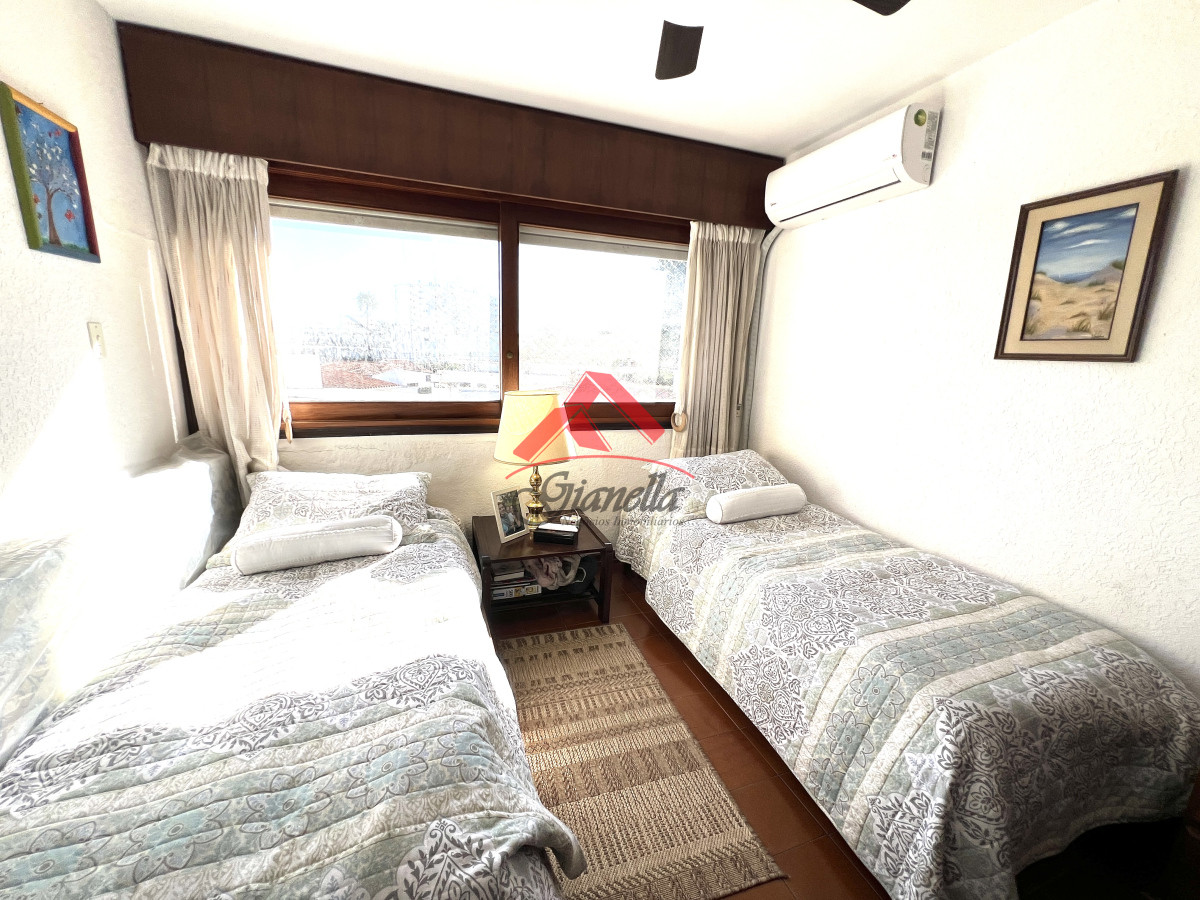 Apartamento ID.2151 - apartamento en venta en playa mansa, dos dormitorios dos baños
