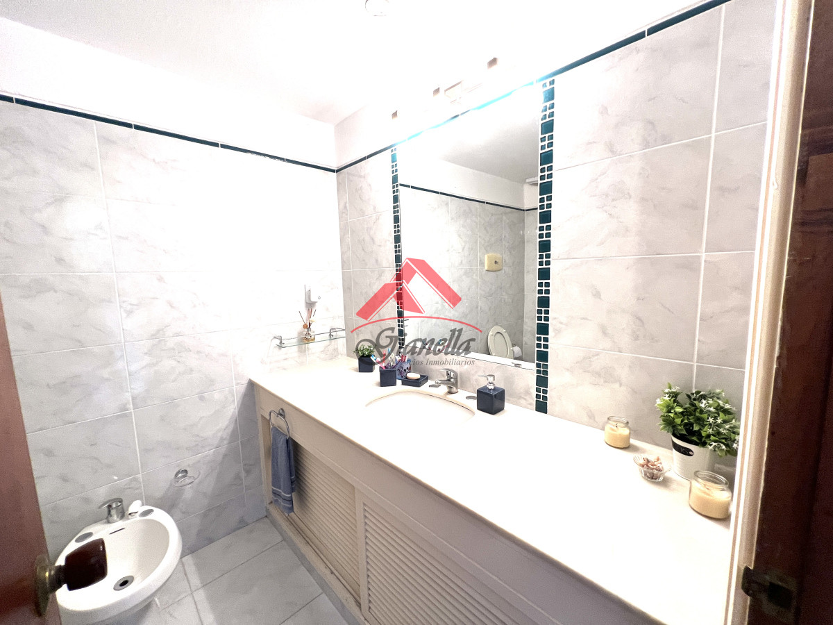 Apartamento ID.2151 - apartamento en venta en playa mansa, dos dormitorios dos baños