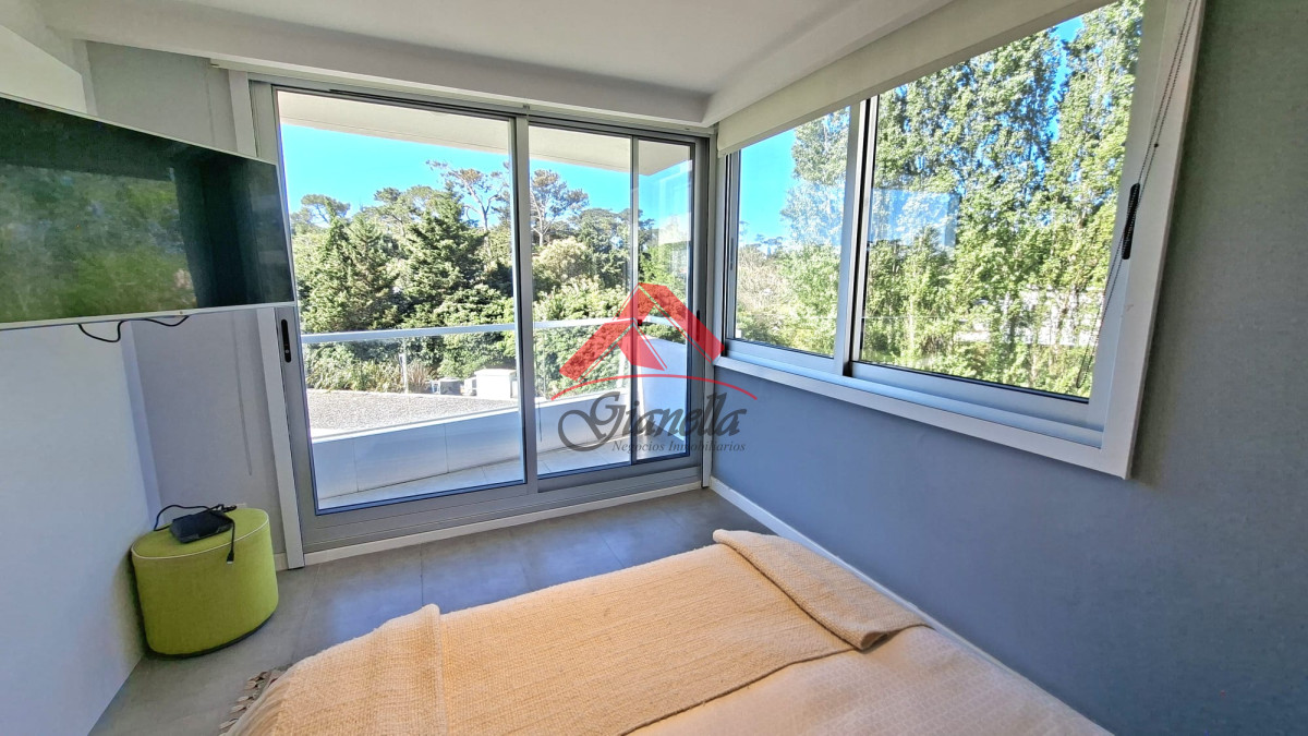 Apartamento ID.2164 - Excepcional plata en primera linea mansa 