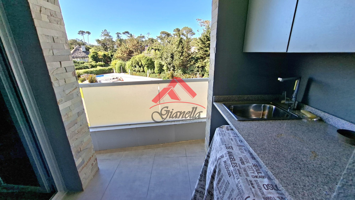 Apartamento ID.2164 - Excepcional plata en primera linea mansa 