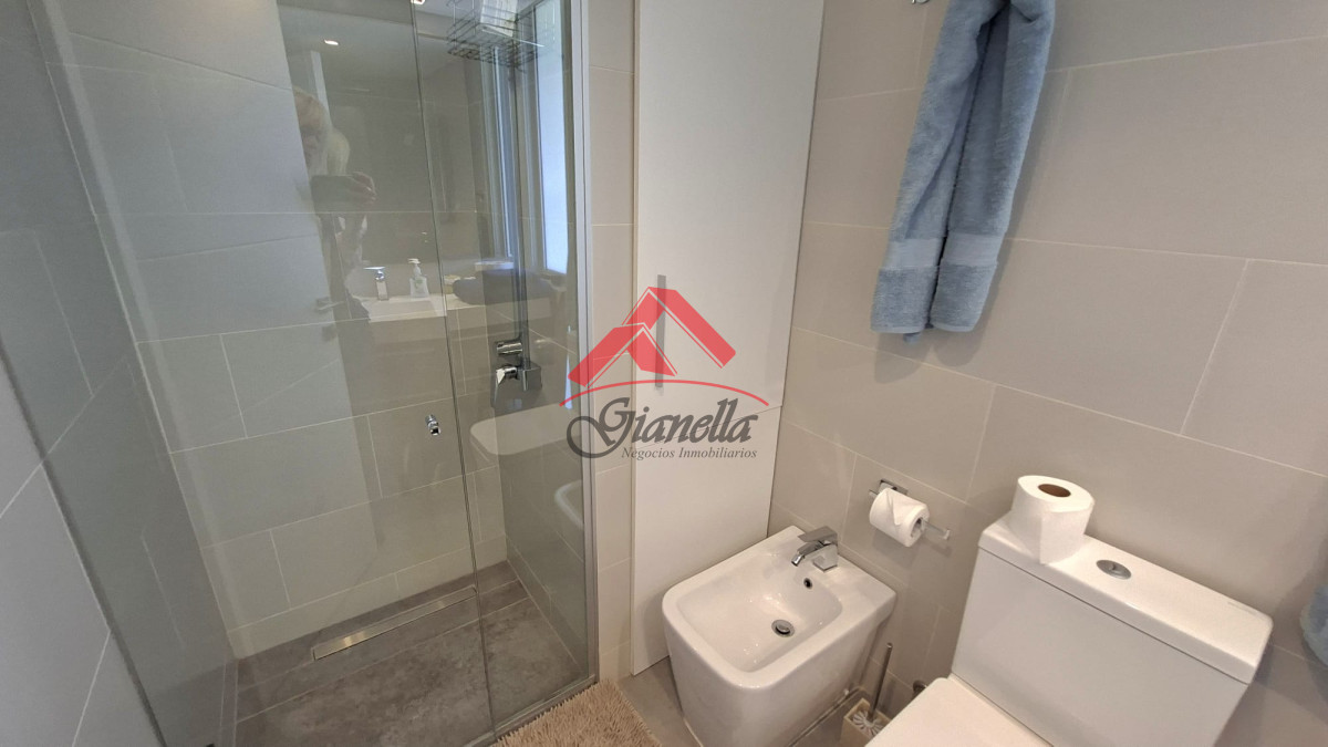 Apartamento ID.2164 - Excepcional plata en primera linea mansa 