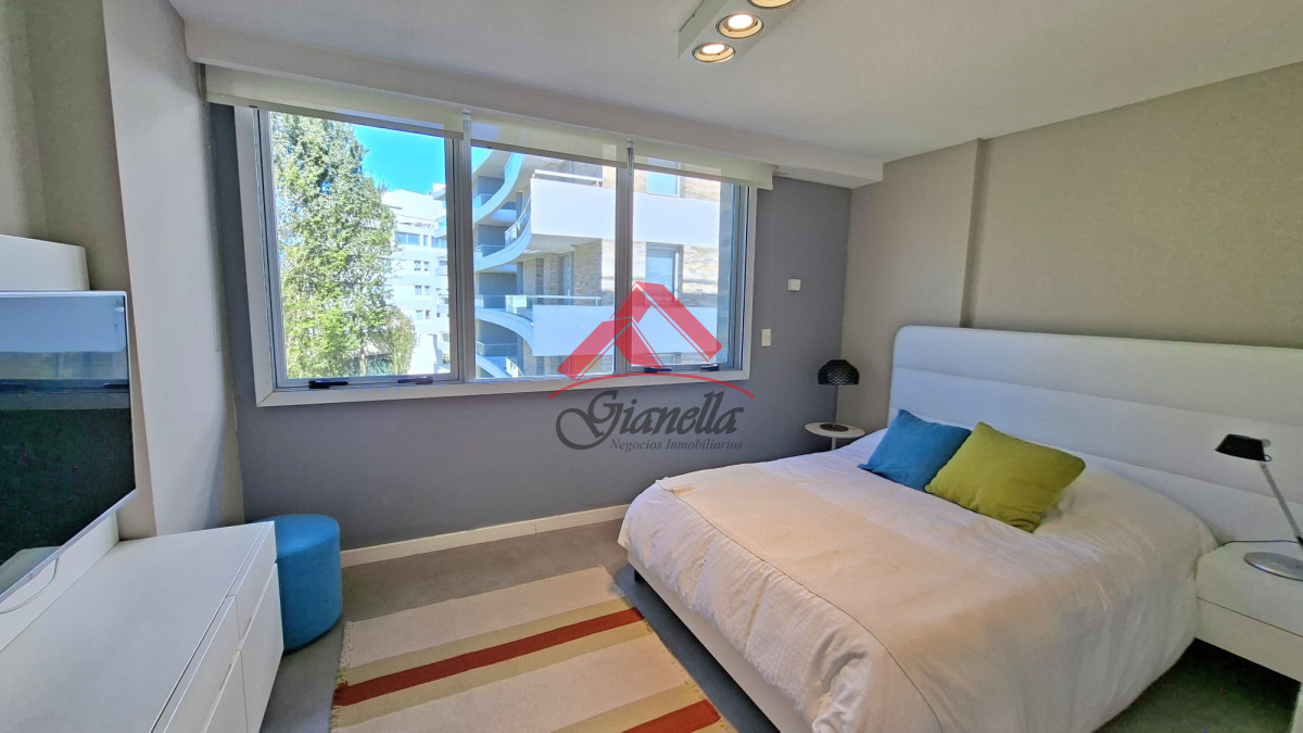 Apartamento ID.2164 - Excepcional plata en primera linea mansa 