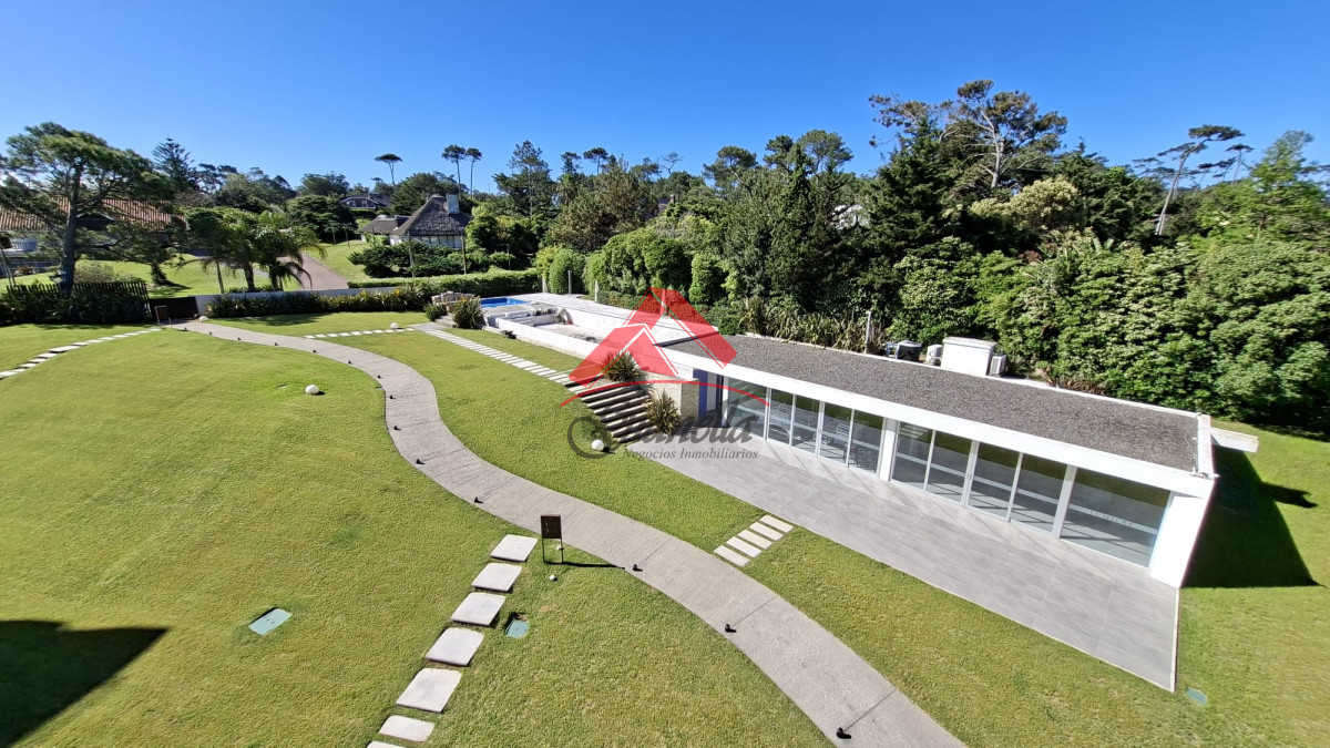 Apartamento ID.2164 - Excepcional plata en primera linea mansa 