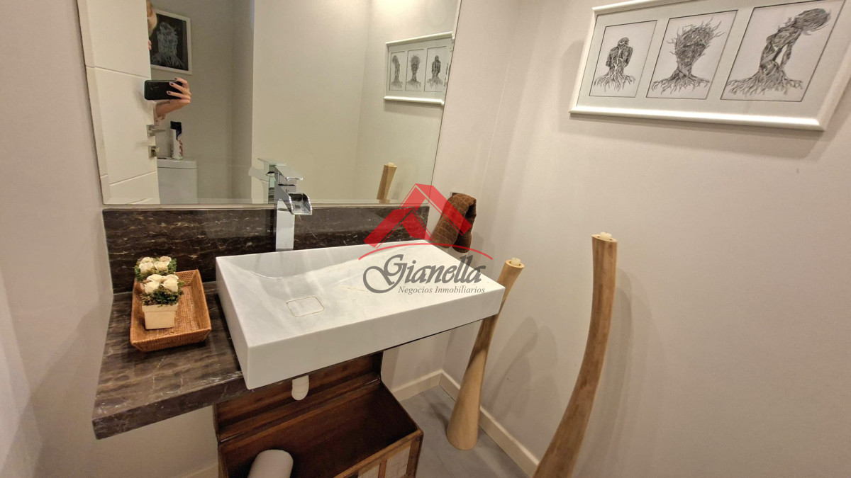 Apartamento ID.2164 - Excepcional plata en primera linea mansa 