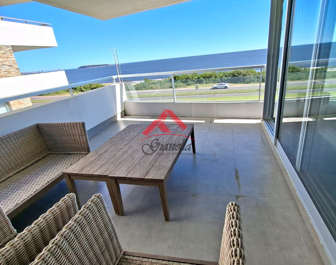 Apartamento ID.2164 - Excepcional plata en primera linea mansa 