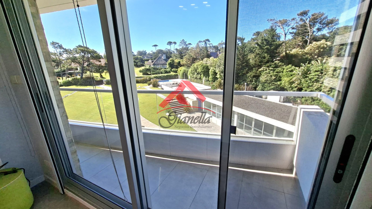 Apartamento ID.2164 - Excepcional plata en primera linea mansa 