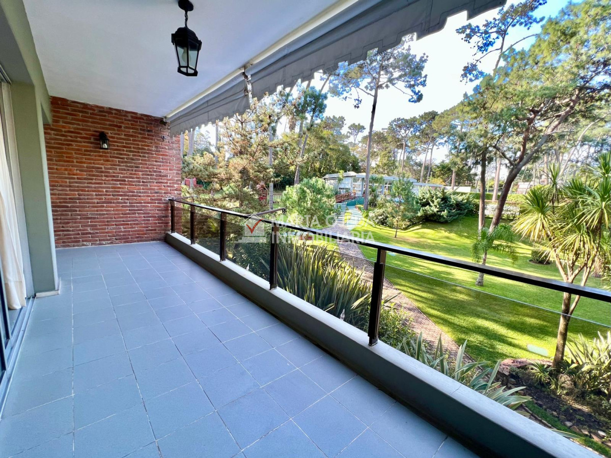 Apartamento ID.41114 - En venta, playa mansa, zona parada 16, de 3 dormitorios, con parrillero.