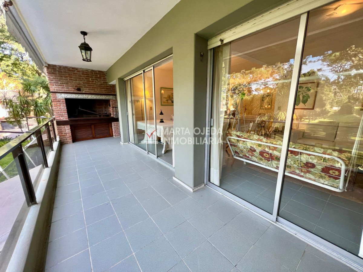 Apartamento ID.41114 - En venta, playa mansa, zona parada 16, de 3 dormitorios, con parrillero.