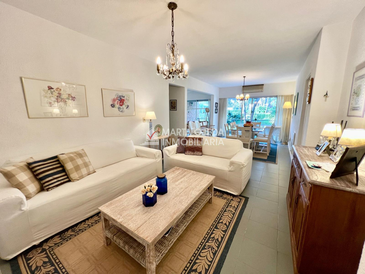 Apartamento ID.41114 - En venta, playa mansa, zona parada 16, de 3 dormitorios, con parrillero.