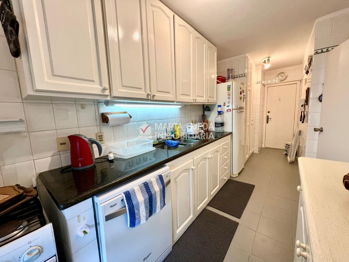 Apartamento ID.41114 - En venta, playa mansa, zona parada 16, de 3 dormitorios, con parrillero.