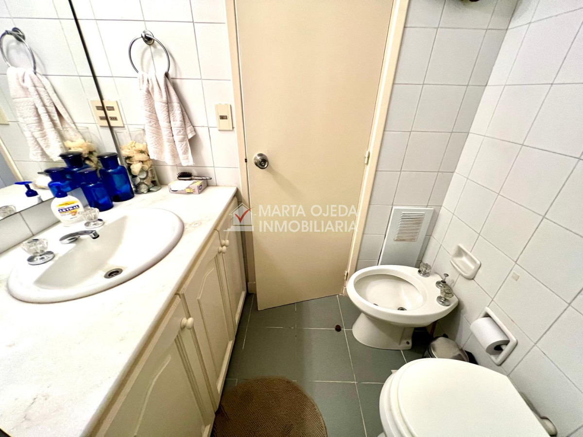 Apartamento ID.41114 - En venta, playa mansa, zona parada 16, de 3 dormitorios, con parrillero.