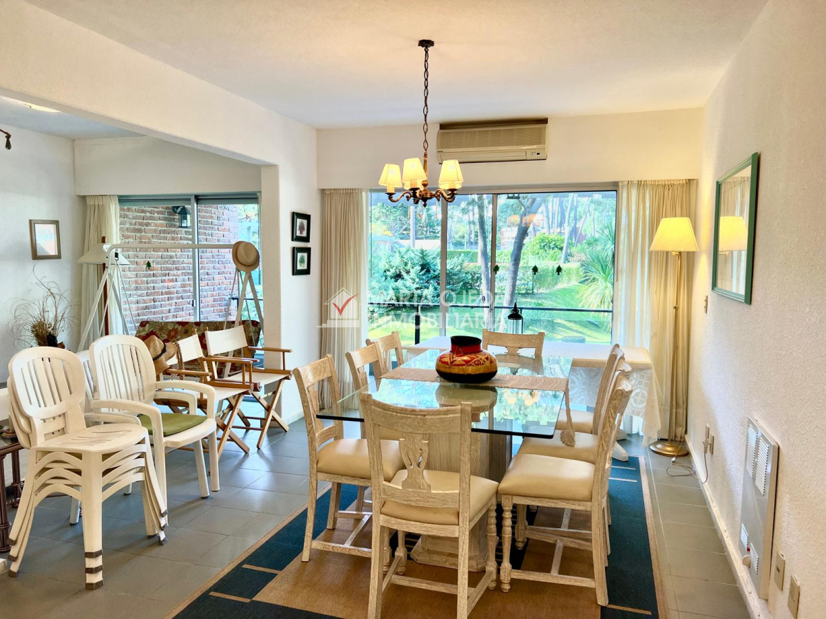 Apartamento ID.41114 - En venta, playa mansa, zona parada 16, de 3 dormitorios, con parrillero.