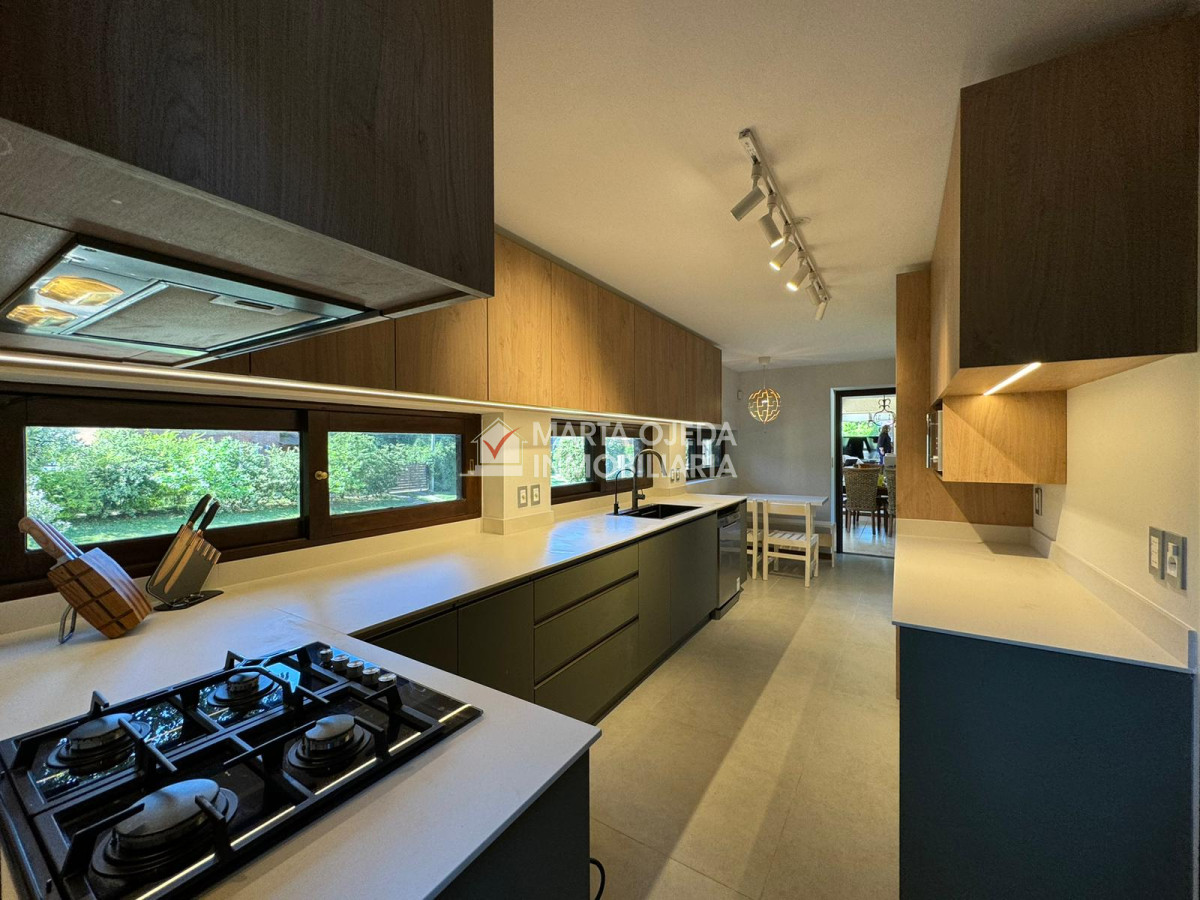 Casa ID.40944 - LUGANO 5 DORMITORIOS 4 BAÑOS