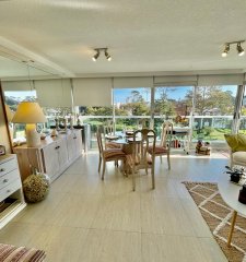 Venta apartamento 2 dormitorios. Playa mansa, Punta del Este.