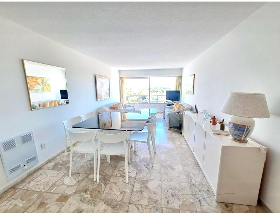 Apartamento ID.6637 - En venta primera linea playa mansa apartamento de 2 dormitorios y medio