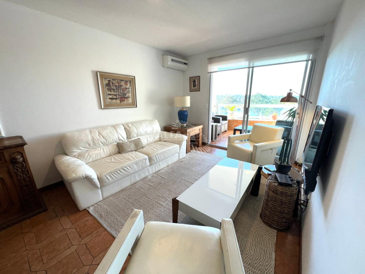 Apartamento ID.6690 - Punta del Este Ap venta zona shopping punta, 2 dormitorios y dependencia