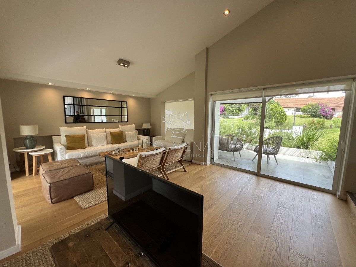 punta del este, casa con piscina climatizada - col7504c