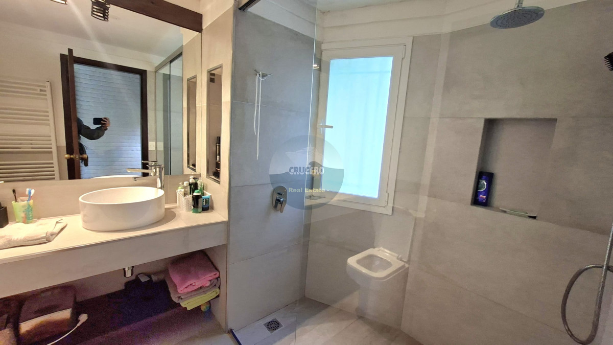 Casa ID.6566 - CASA EN VENTA EN LUGANO DE 8 DORMITORIOS
