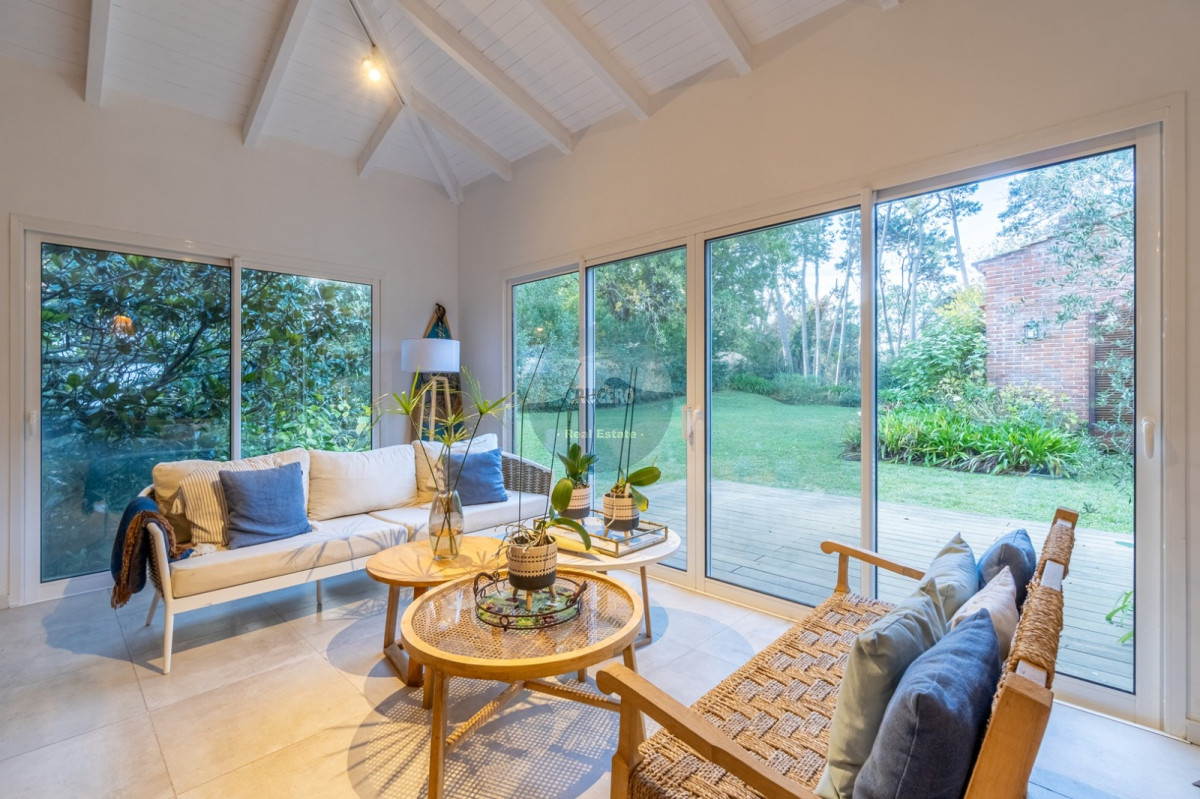 Casa ID.6565 - CASA EN VENTA DE 5 DORMITORIOS EN LUGANO