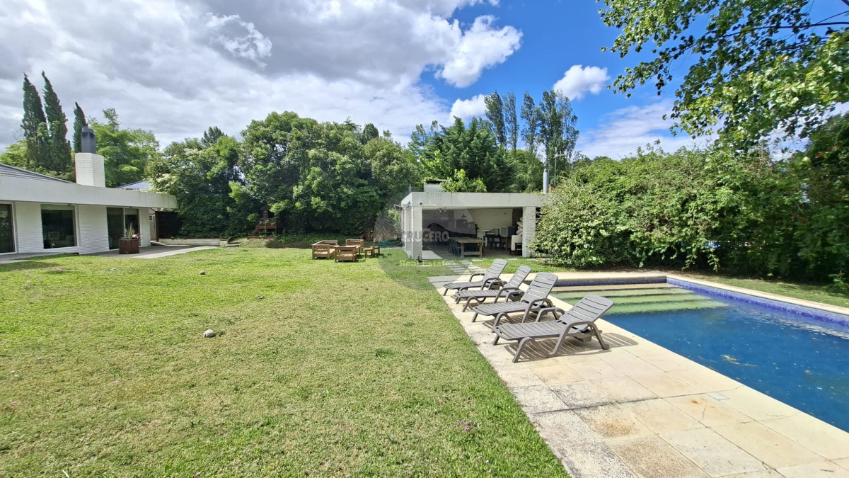 Casa ID.6566 - CASA EN VENTA EN LUGANO DE 8 DORMITORIOS