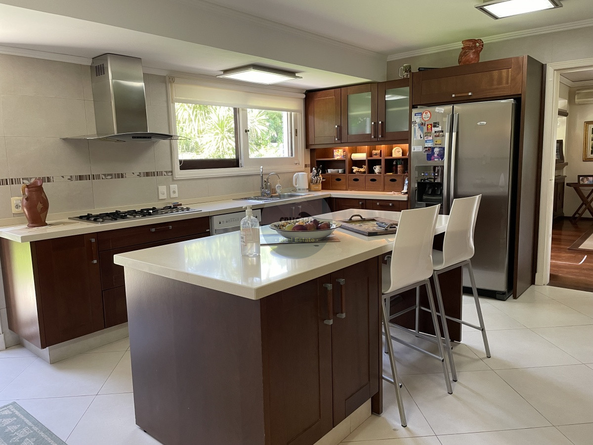 Casa ID.6567 - CASA EN VENTA EN LUGANO 3 DORMITORIOS