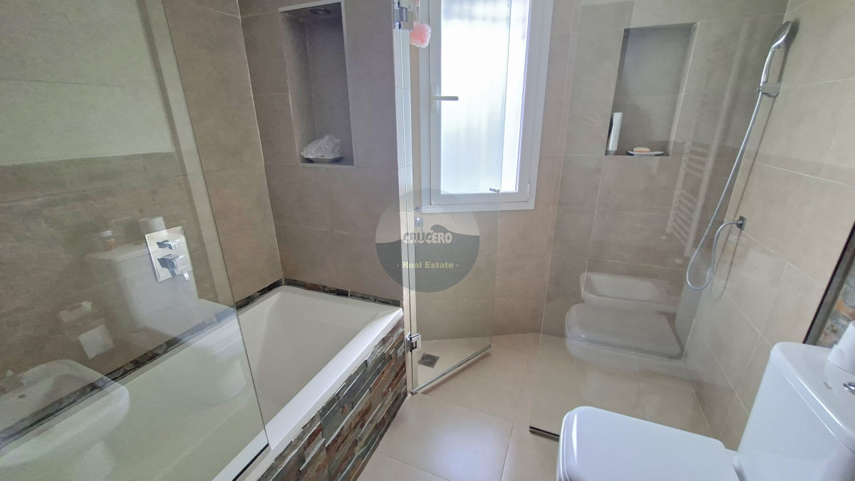 Casa ID.6566 - CASA EN VENTA EN LUGANO DE 8 DORMITORIOS