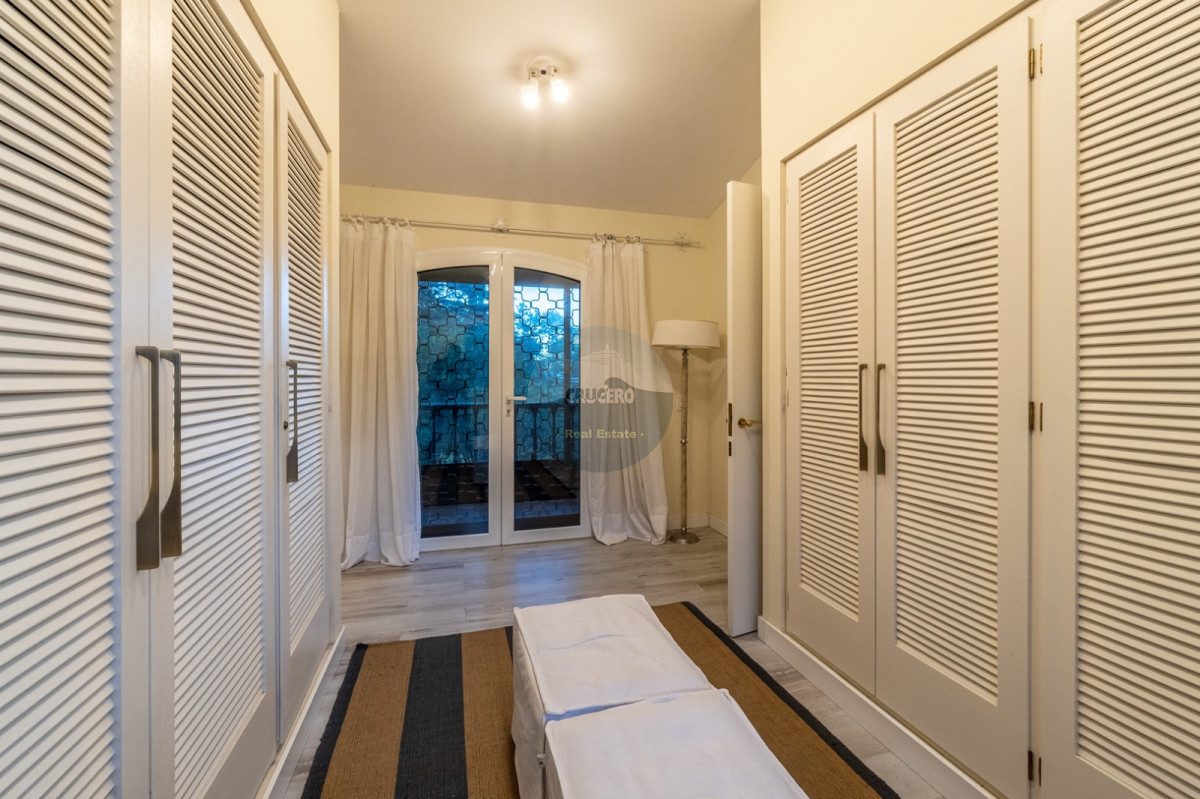 Casa ID.6565 - CASA EN VENTA DE 5 DORMITORIOS EN LUGANO