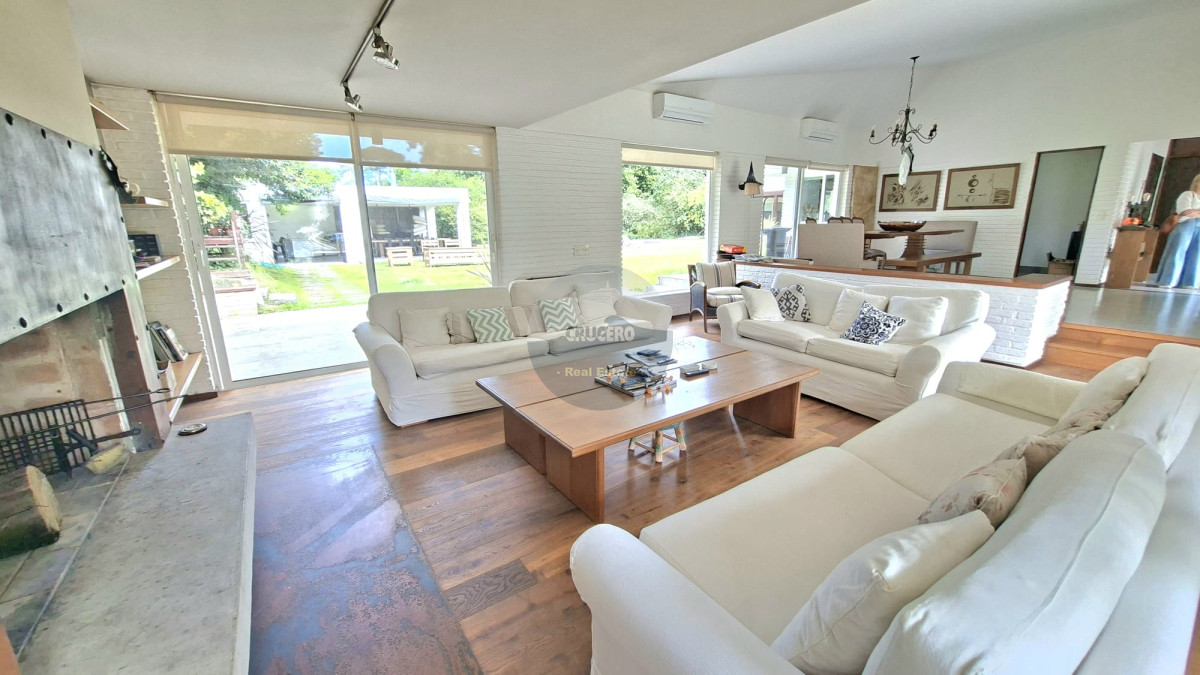 Casa ID.6566 - CASA EN VENTA EN LUGANO DE 8 DORMITORIOS
