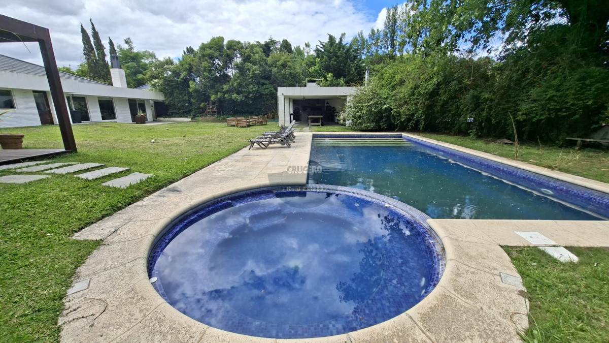Casa ID.6566 - CASA EN VENTA EN LUGANO DE 8 DORMITORIOS
