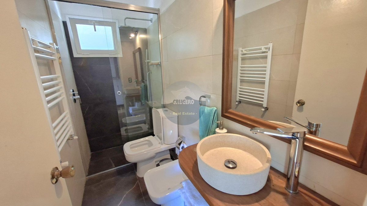 Casa ID.6566 - CASA EN VENTA EN LUGANO DE 8 DORMITORIOS