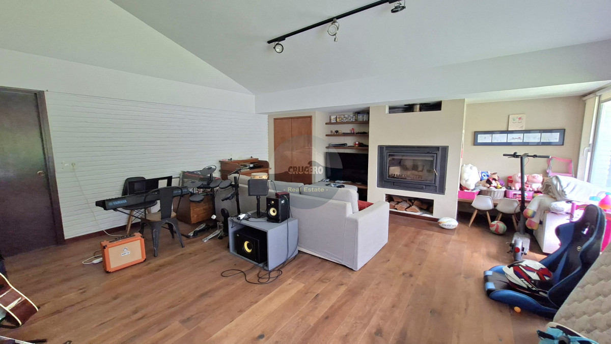 Casa ID.6566 - CASA EN VENTA EN LUGANO DE 8 DORMITORIOS