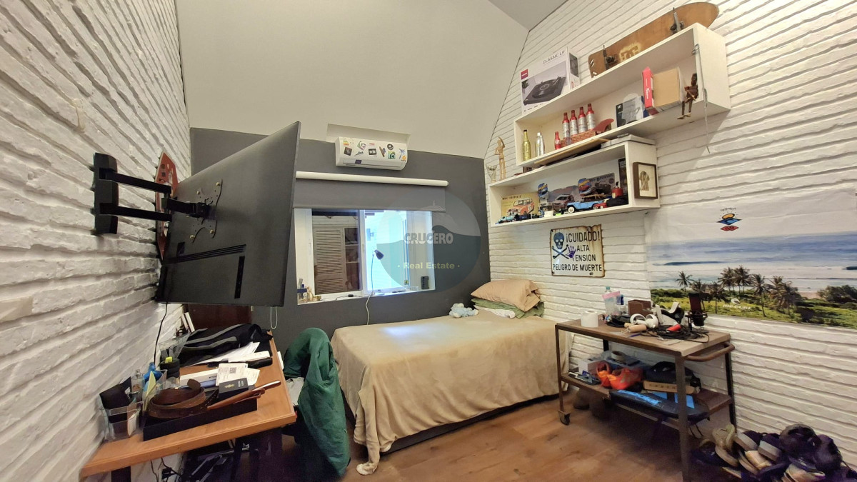Casa ID.6566 - CASA EN VENTA EN LUGANO DE 8 DORMITORIOS