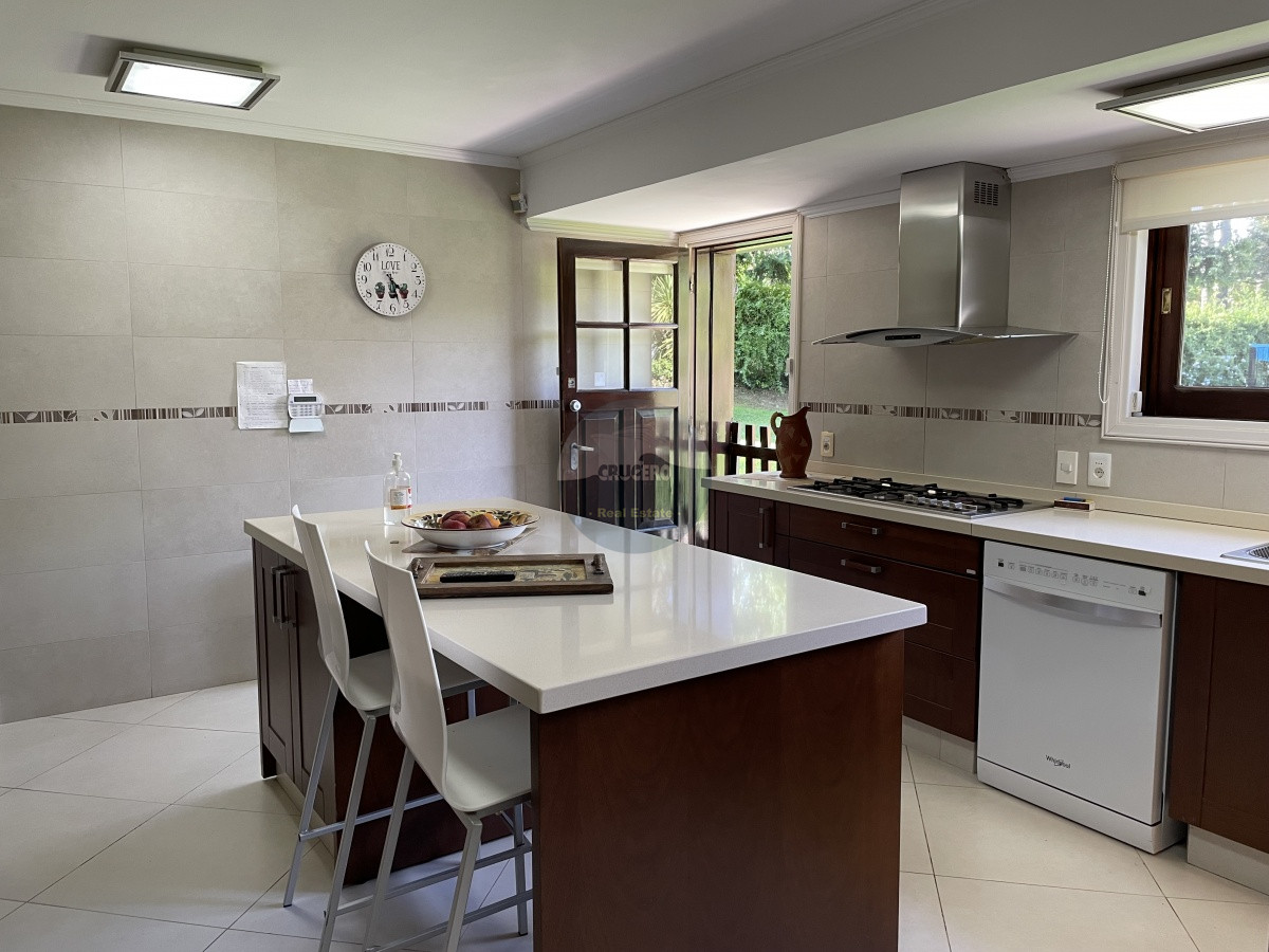 Casa ID.6567 - CASA EN VENTA EN LUGANO 3 DORMITORIOS