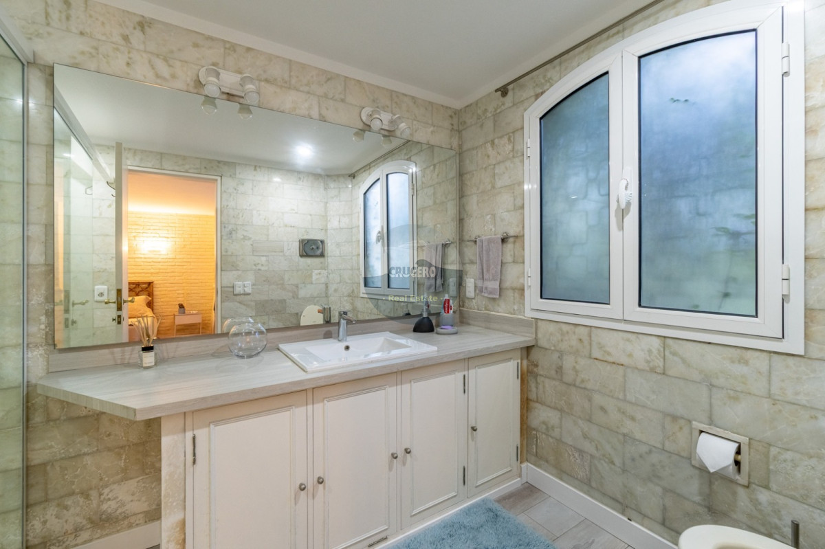Casa ID.6565 - CASA EN VENTA DE 5 DORMITORIOS EN LUGANO
