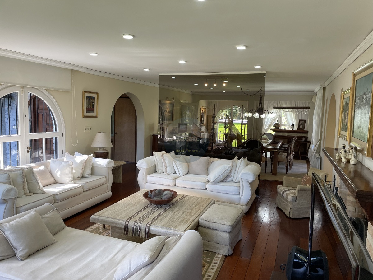 Casa ID.6567 - CASA EN VENTA EN LUGANO 3 DORMITORIOS