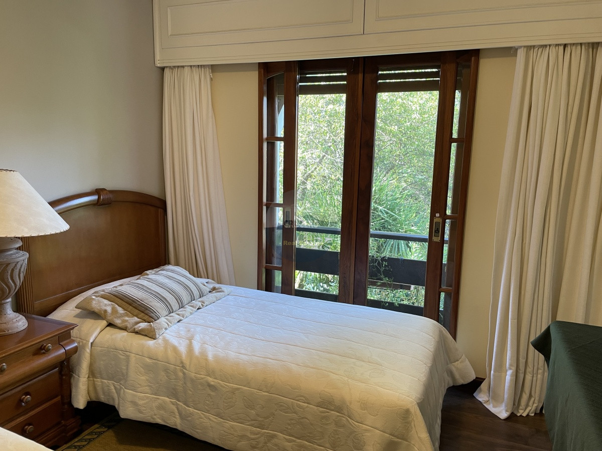 Casa ID.6567 - CASA EN VENTA EN LUGANO 3 DORMITORIOS