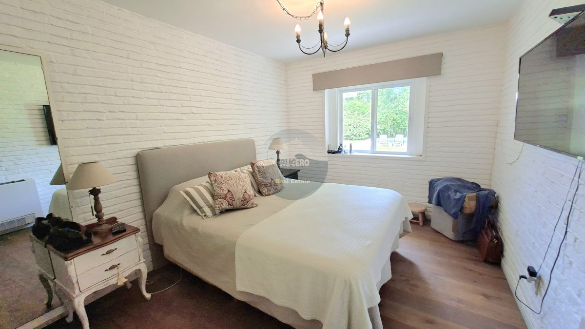 Casa ID.6566 - CASA EN VENTA EN LUGANO DE 8 DORMITORIOS