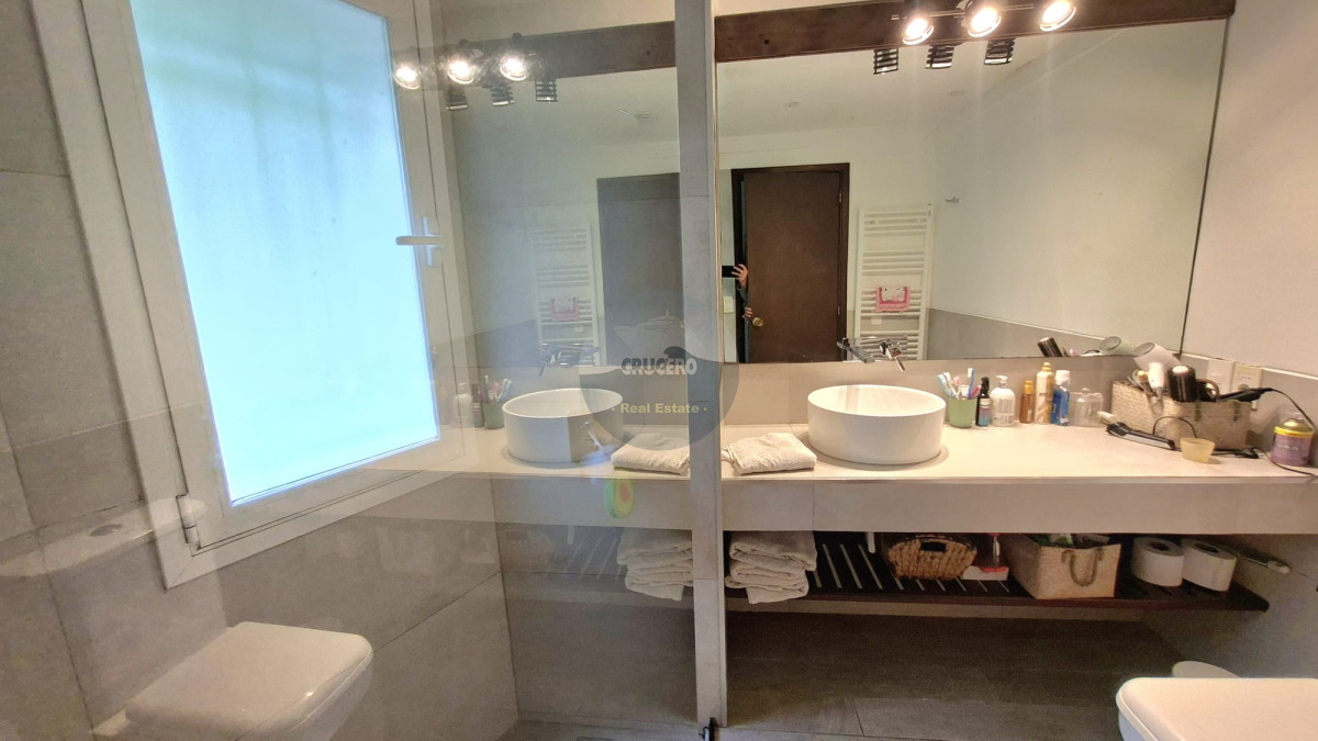 Casa ID.6566 - CASA EN VENTA EN LUGANO DE 8 DORMITORIOS